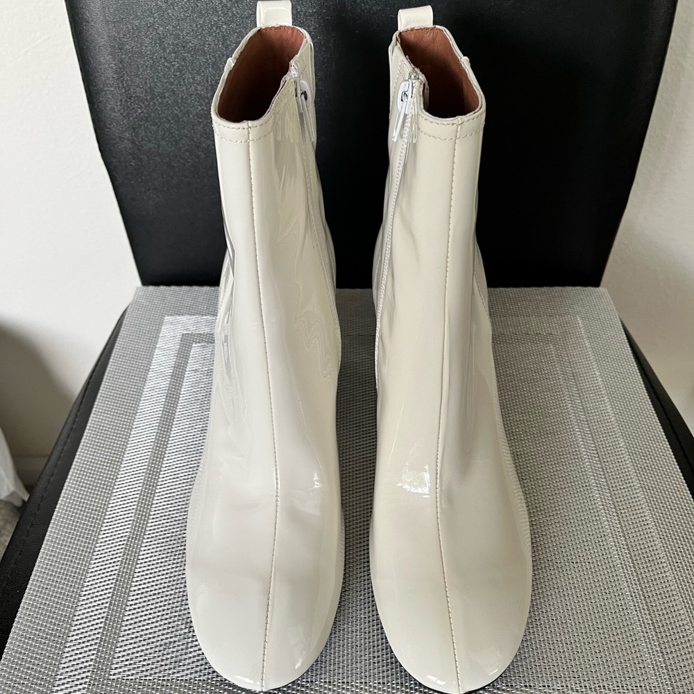 JEFFREY CAMPBELL NIB AUTHENTIC WHITE PATENT LEATHER ANKLE BOOTS